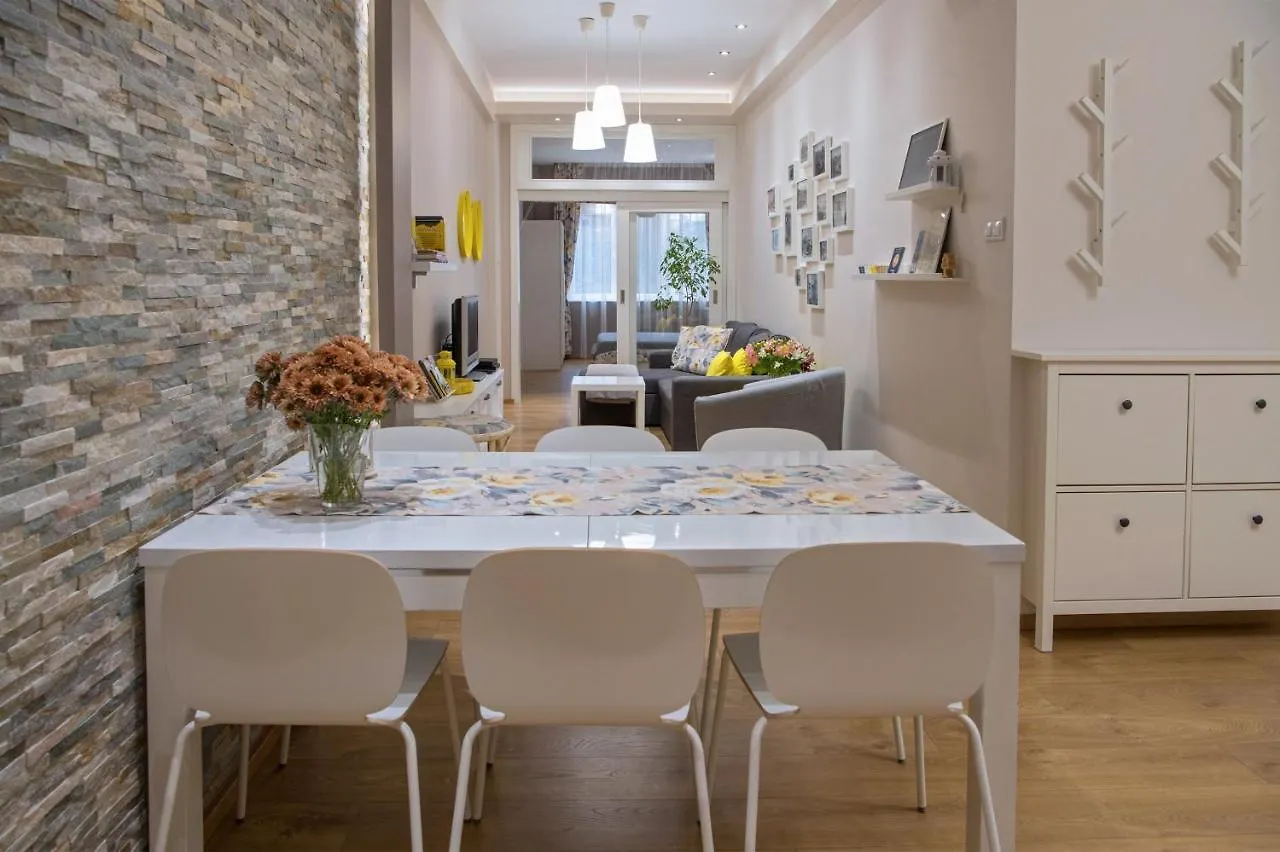 The North Tower Apartment 索菲亞